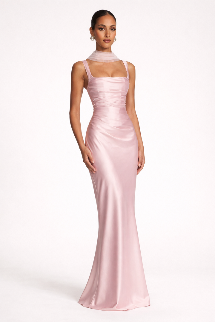 Stijlvolle strapless damesmode jurk, lange lengte en slanke pasvorm, ideaal voor een elegante look.