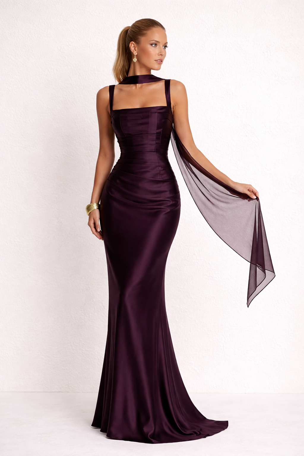 Chique strapless lange damesjurk met elegante slanke pasvorm, perfect als avond- of zomerjurk.