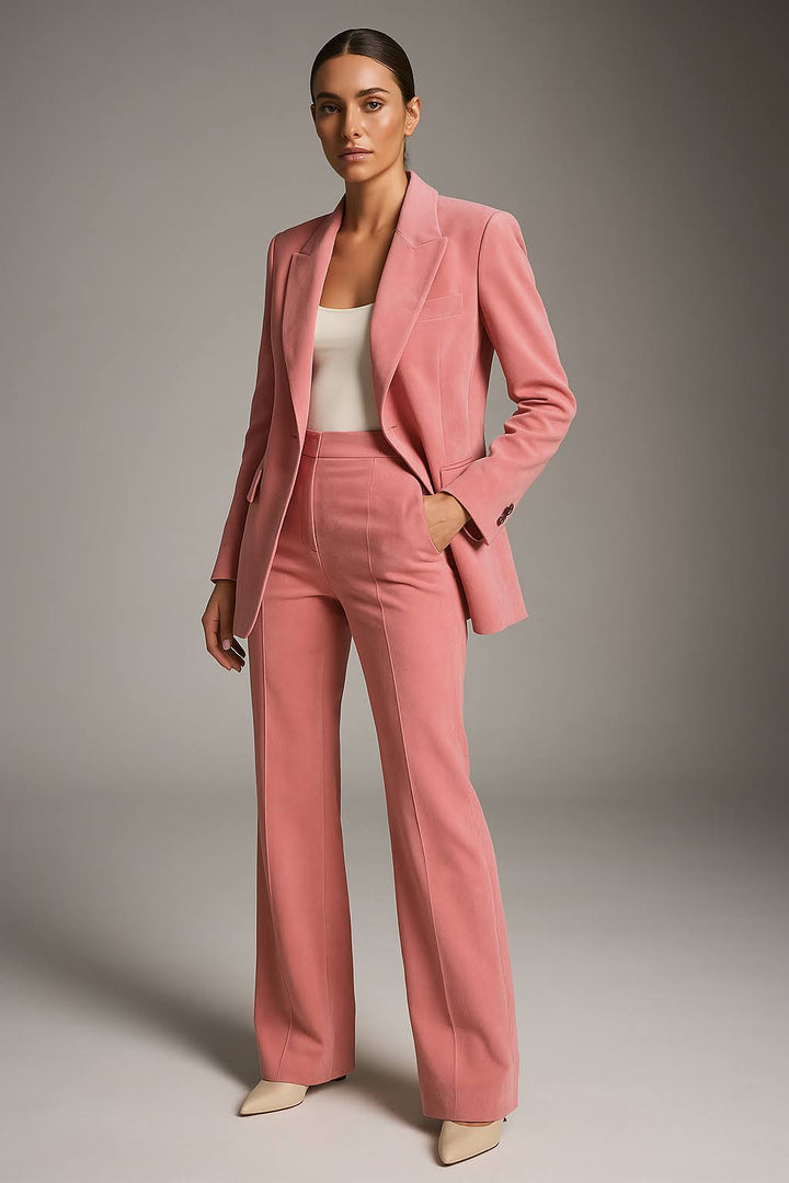 Comfortabele en elegante dames kleding set met blazer en pantalon, geschikt voor zomercollectie en zakelijke events.