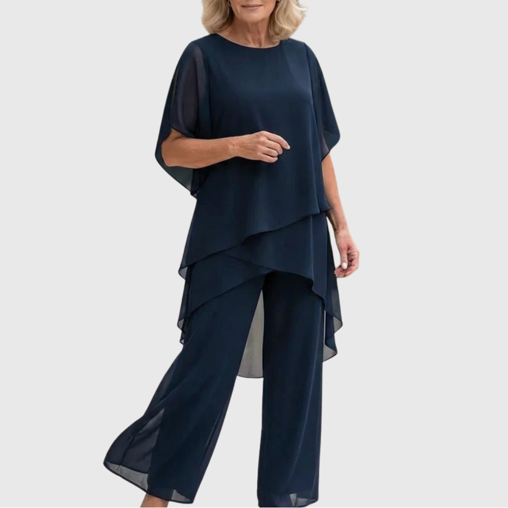 Elegante tweedelige dames set met vloeiend silhouet en chique drapering. Perfect voor casual chic.