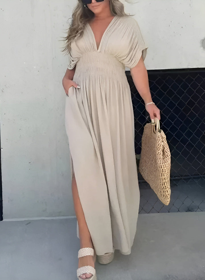 Elegante V-hals maxi damesjurk met chique split. Geschikt voor zomerse evenementen, casual of formeel.