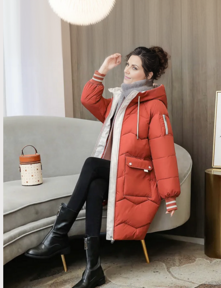 "Elegante warme winterparka voor vrouwen, getailleerd met thermische isolatie en zachte capuchon in lichtgroen."