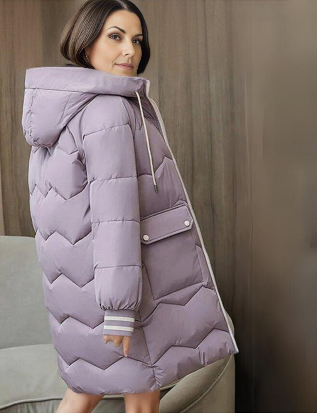 "Elegante warme winterparka voor vrouwen, getailleerd met thermische isolatie en zachte capuchon in lichtgroen."