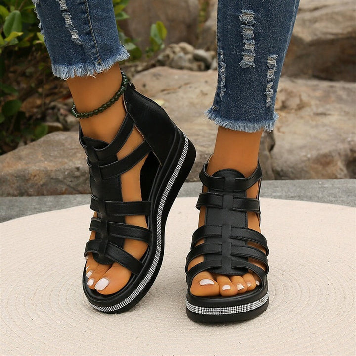 "Elegante wedge sandalen met strass en zomerse flair, beige kleur, comfortabel voetbed voor stijlvolle zomeroutfits."