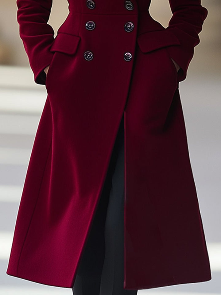 Veelzijdige wijnrode damesjas, tijdloze mode. Combineer elegantie met praktisch comfort voor elke gelegenheid.