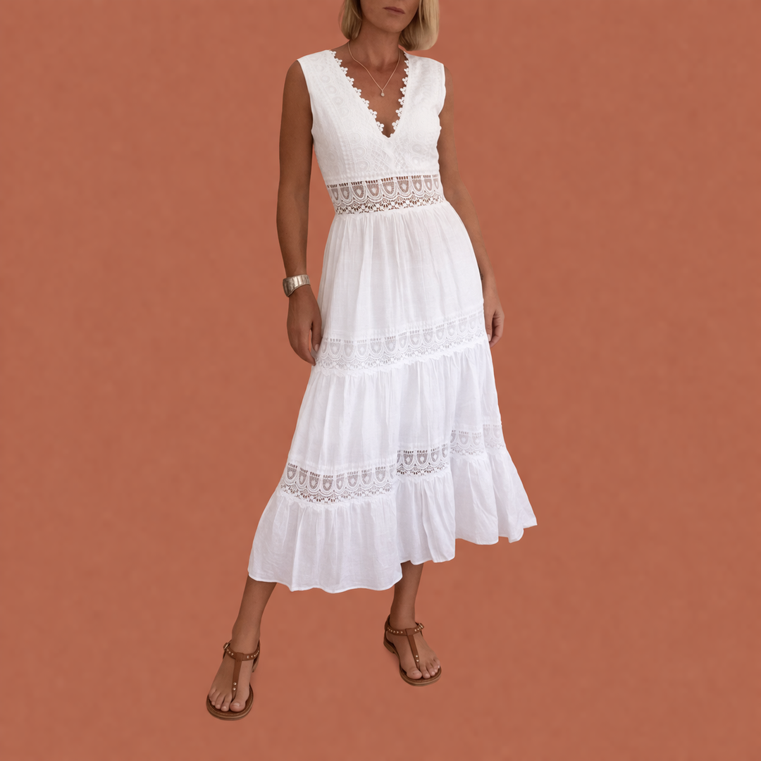 Elegante witte dames midi-jurk met V-hals, mouwloos en gelaagde rok, ideaal voor zomer of lente.