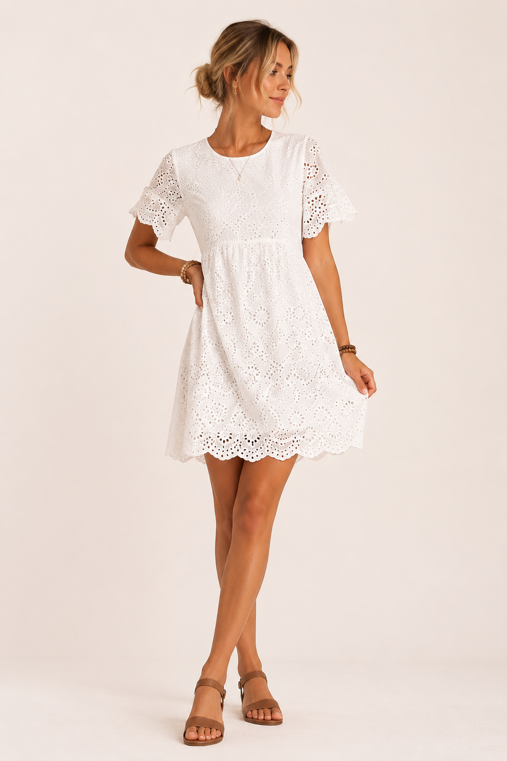 Elegante witte geborduurde midi-jurk voor dames met V-hals, perfect voor feestjes en bruiloften in de zomer.