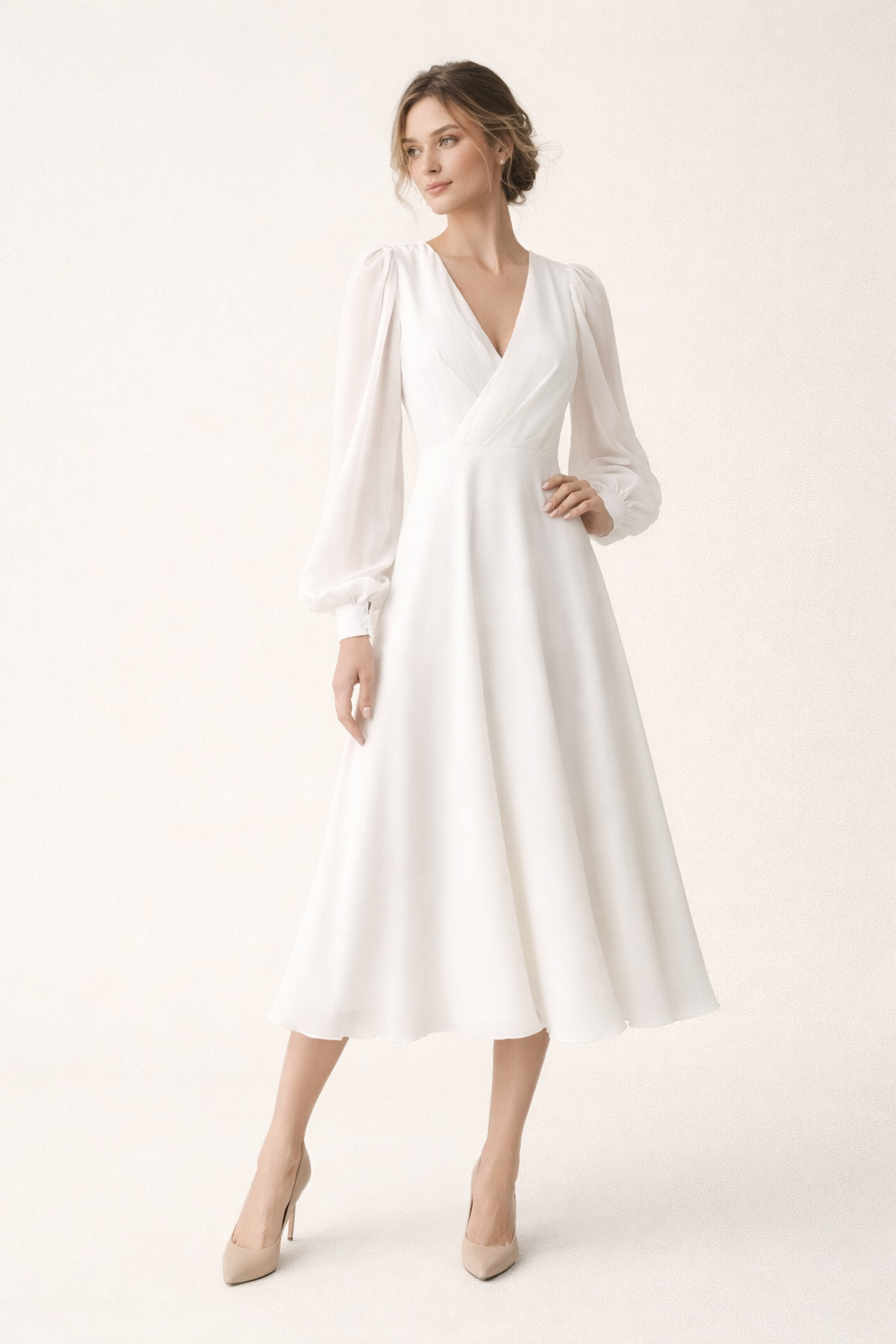 Elegante witte midi jurk met V-hals en pofmouwen. Chique dameskleding, perfect als feest- of galajurk.