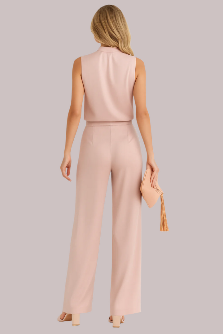 Elegante zijde jumpsuit in pastelkleuren, mouwloos met wijde pijpen, perfect voor stijlvolle en glamoureuze gelegenheden.