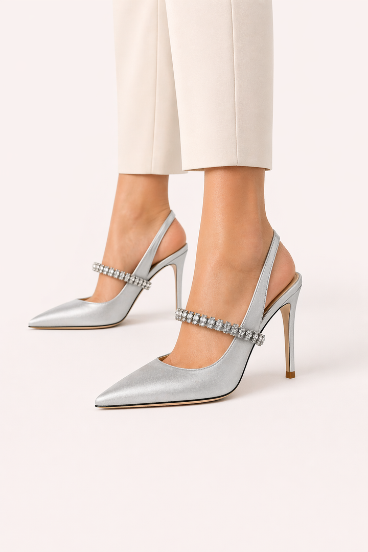 Elegante zilver/beige slingback damesschoenen met spitse neus, hoge hak en sprankelende versiering voor feesten.