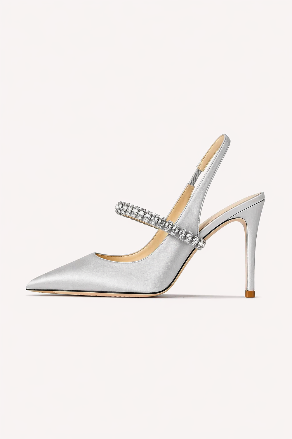 Zilver/beige pumps met sprankelende accenten, chique hak en spitse neus, ideale feestschoenen voor dames.