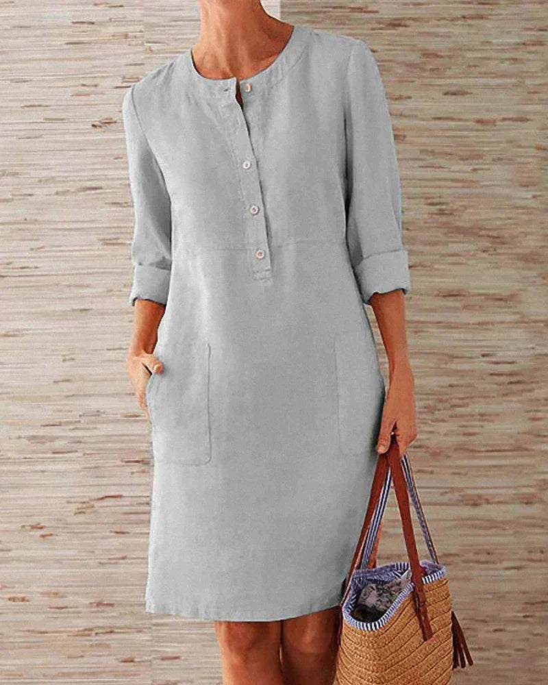 Trendy monochrome dames mini jurk met 3/4 mouwen en een flatterende A-lijn, ideaal als elegante casual zomerjurk.