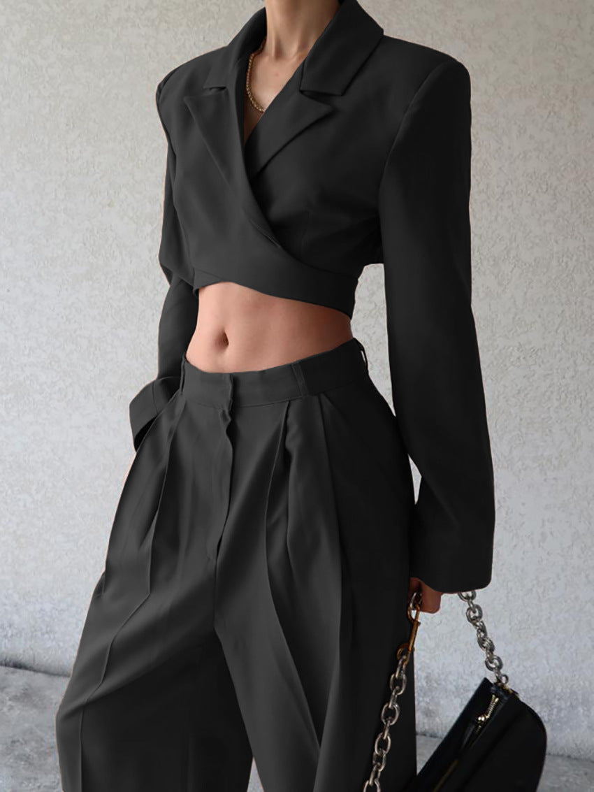 Comfortabele zwarte high waist wijde broek voor dames, uit de tweedelige zomer set met bijpassende blazer.