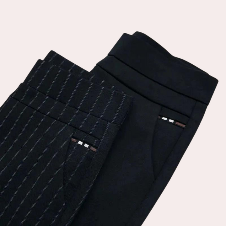 Elegante zwarte damesbroek met stretch, hoge taille en flatterende pasvorm, ideaal voor zowel formele als informele gelegenhe