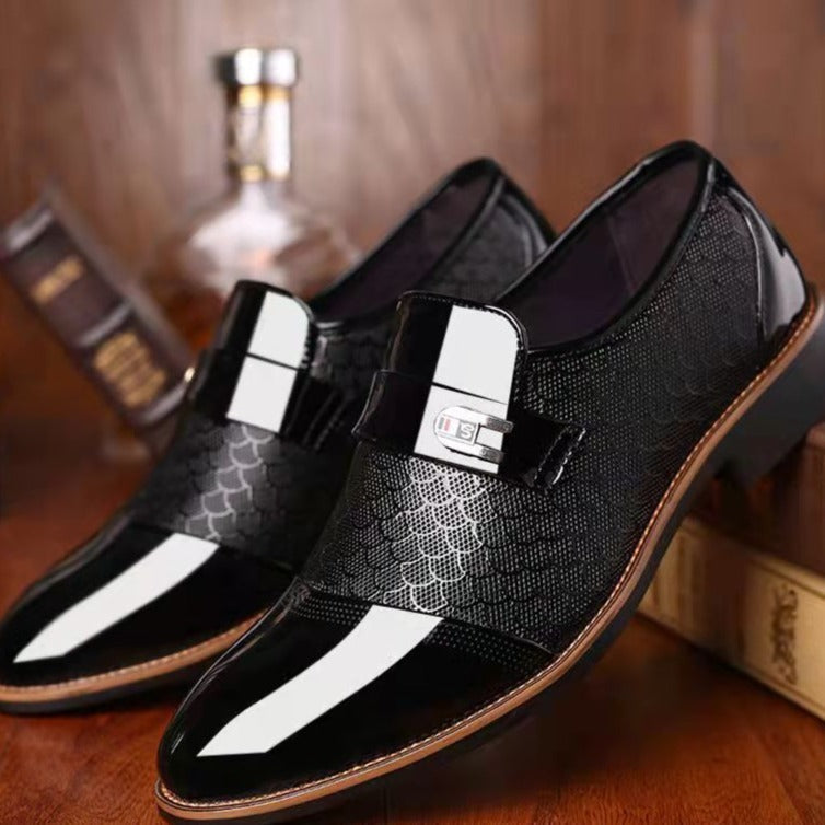 Stijlvolle zwarte heren loafers, ideaal voor comfort en mode. Veelzijdige slipons met elegant design en antislip eigenschappen.