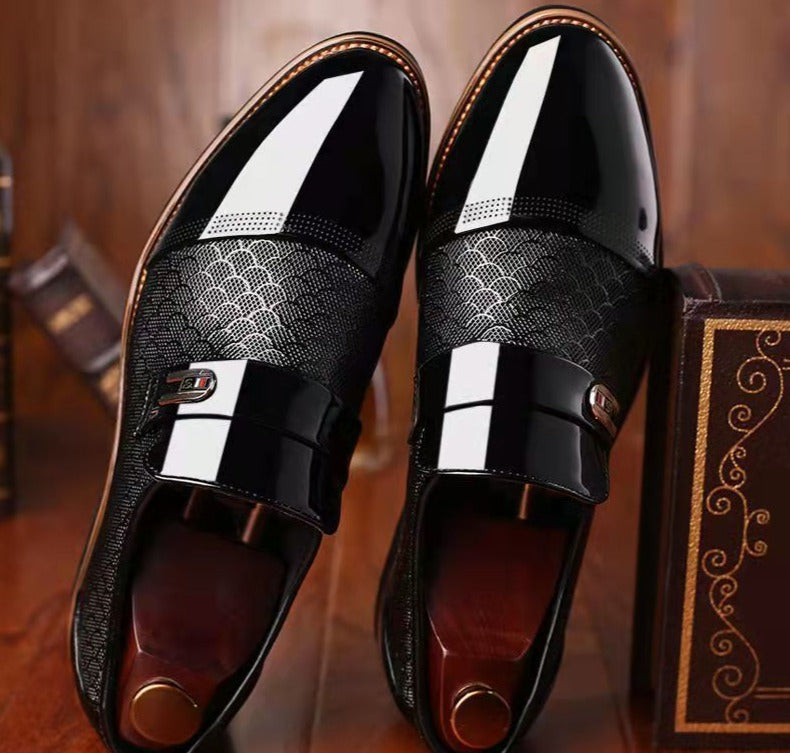 Zwarte comfortabele heren instappers, ook bekend als loafers. Elegante slipons voor zowel pakschoenen als casual gebruik, antislip.