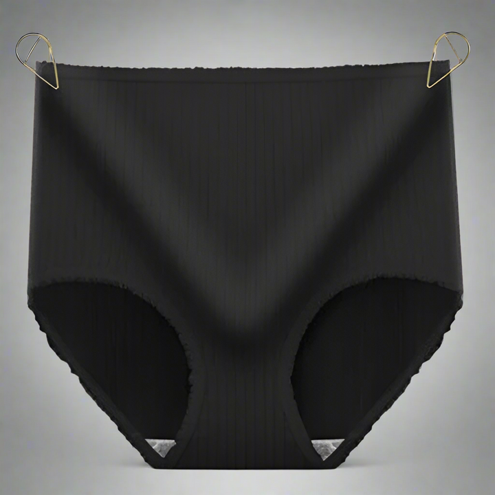 Huidkleurige Elina lekvrije hipster voor dames. Perfect voor onzichtbare, betrouwbare bescherming.