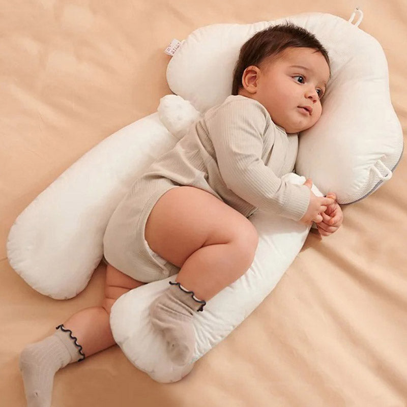 Ademend baby slaapkussen tegen reflux en voor preventie plat hoofd syndroom.