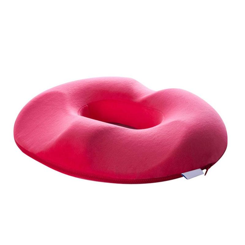 "Ergonomisch donutkussen voor aambeienpijn en stuitklachten, biedt zachte ondersteuning en drukverlichting bij het zitten."