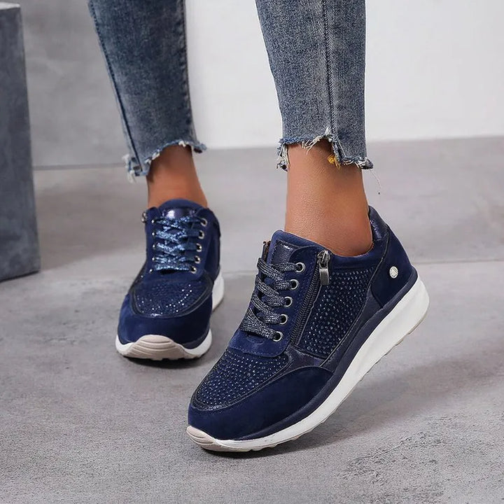 "Ergonomische damessneakers in grijs met ademende materialen, bieden stijl en comfort voor dagelijks gebruik."