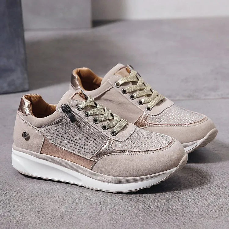 "Ergonomische damessneakers in grijs met ademende materialen, bieden stijl en comfort voor dagelijks gebruik."