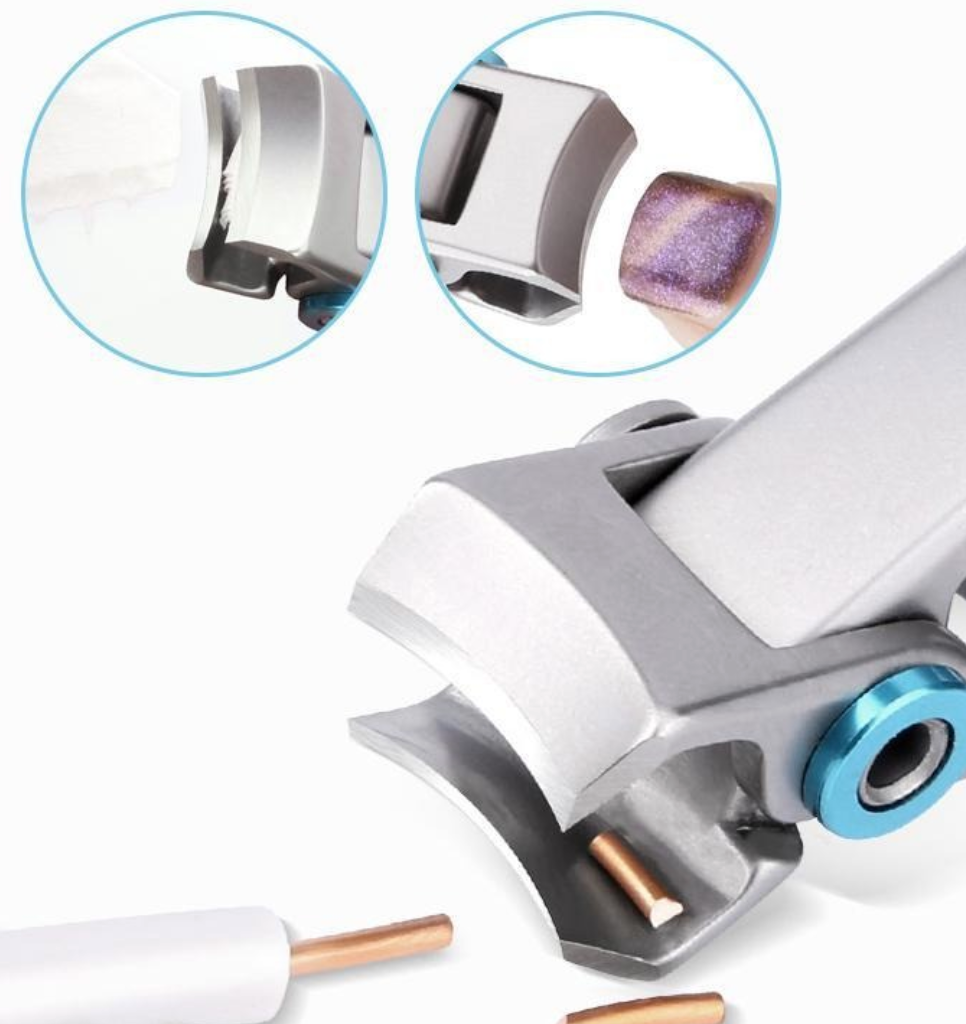 Ergonomische nagelknipper met roestvrijstalen bladen, perfect voor dikke nagels, zilverkleurig en duurzaam ontworpen.