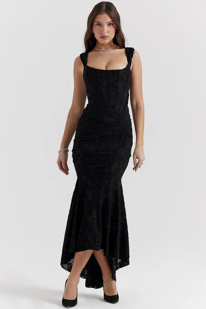 "Evelina fishtail maxi jurk, elegant design, slank silhouet, luxueus, ideaal voor gala's en bruiloften, dameskleding."