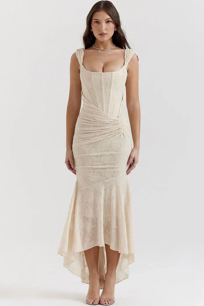 "Evelina fishtail maxi jurk, elegant design, slank silhouet, luxueus, ideaal voor gala's en bruiloften, dameskleding."