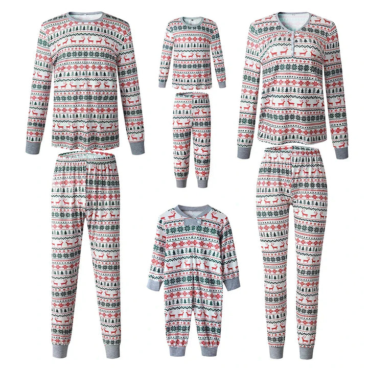 "Familie kerst pyjama's, comfortabel en stijlvol, zachte katoenen stoffen, rood met witte accenten, voor jong en oud."
