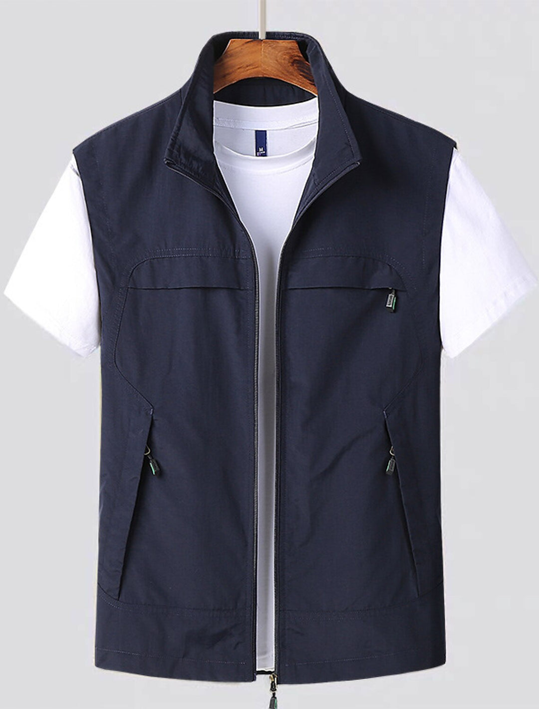 Functioneel heren mouwloos vest met meerdere zakken, ideaal voor outdoor activiteiten zoals wandelen en vissen.
