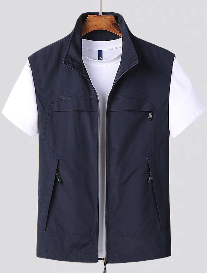Functioneel heren mouwloos vest met meerdere zakken, ideaal voor outdoor activiteiten zoals wandelen en vissen.