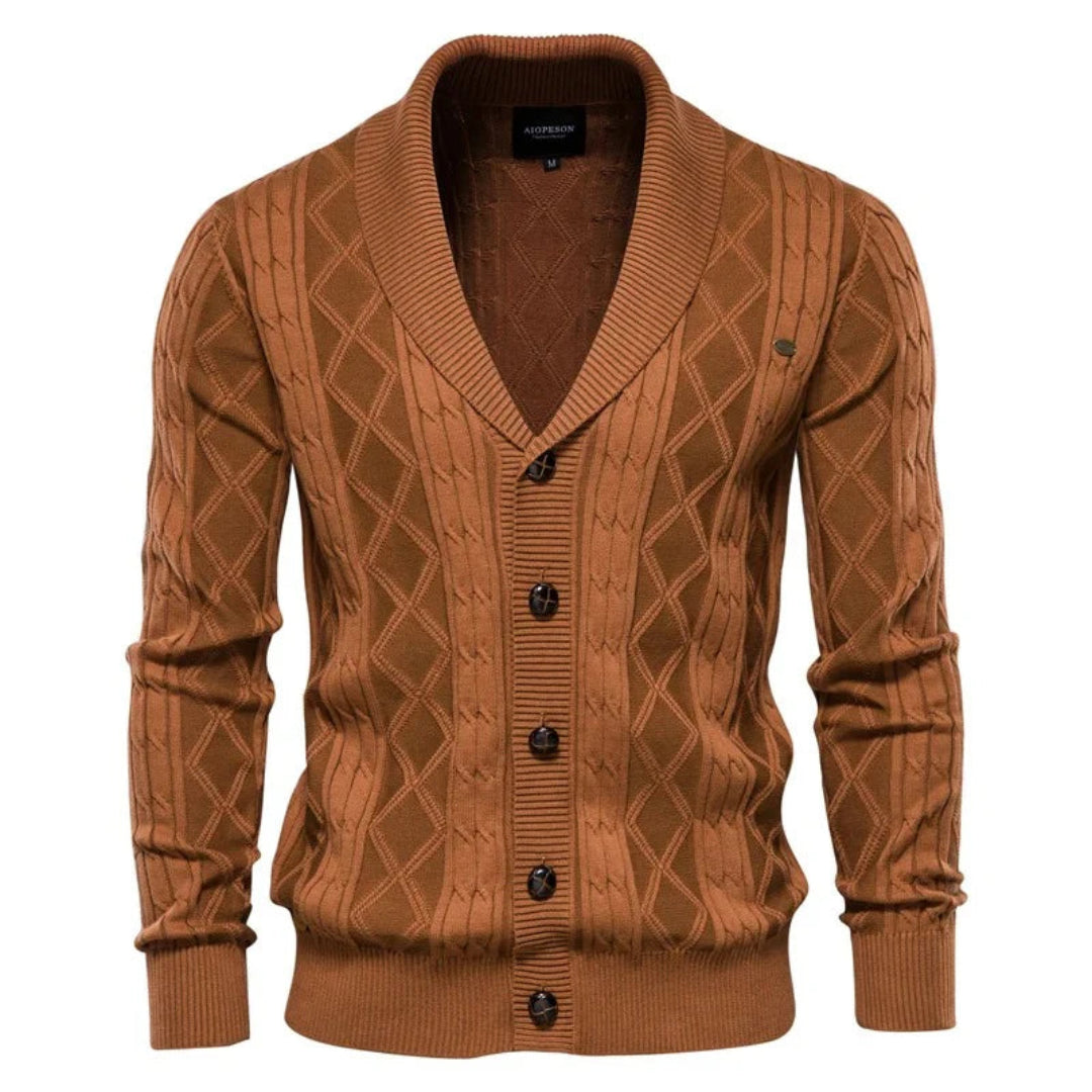 Gebreid herenvest met elegante sjaalkraag, ruitpatroon en knoopsluiting. Ideaal voor herfst/wintermode.