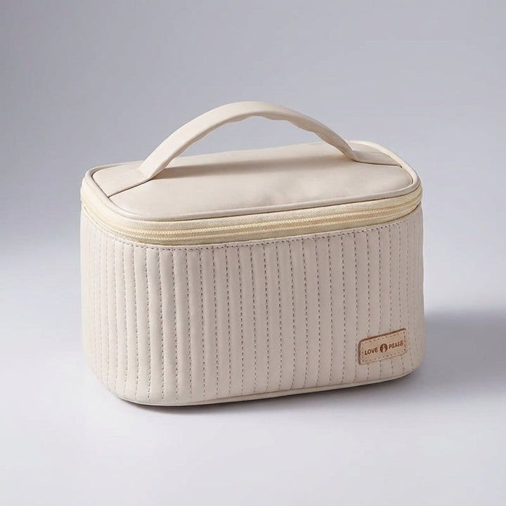 Stijlvolle unisex toilettas, gevuld met reisessentials, toont slimme indeling en groot opbergvermogen.