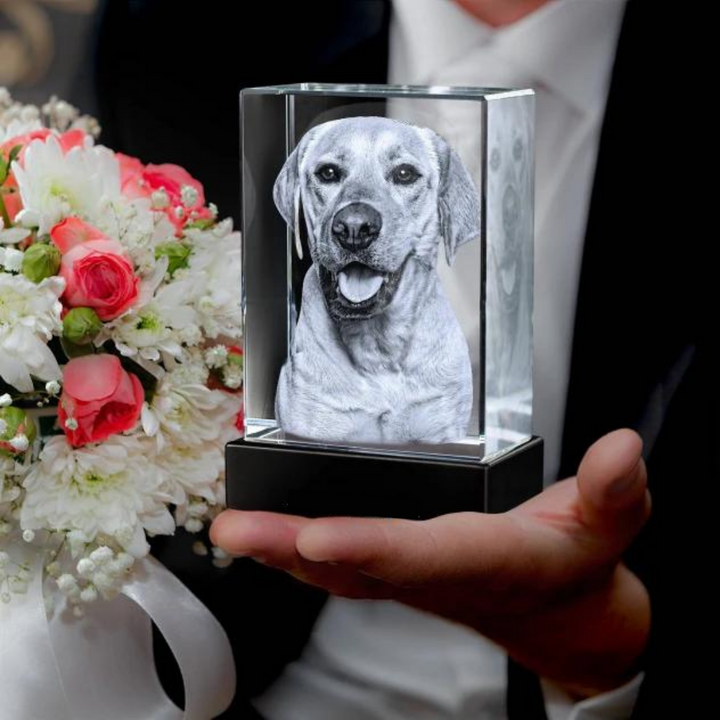 Gepersonaliseerd fotokristal met gravure, perfect als uniek aandenken of geschenk.