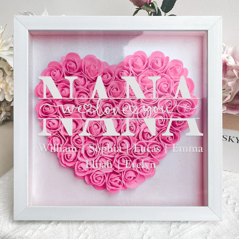 Unieke BlossomHeart decoratie: handgemaakte shadowbox als gepersonaliseerd cadeau voor de familie.