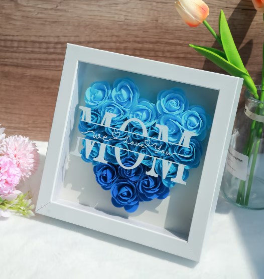 Prachtige handgemaakte familie shadowbox, gepersonaliseerd voor Moederdag, een liefdevol aandenken.