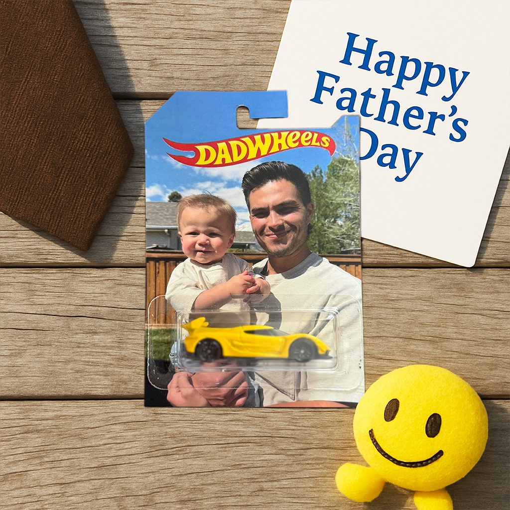 Speelgoedauto cadeauverpakking, personaliseerbaar met foto op de doos.