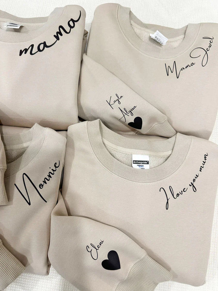 Warme gepersonaliseerde hoodie voor ouders, met namen en omhelzingsprint. Uniek en comfortabel familiecado.