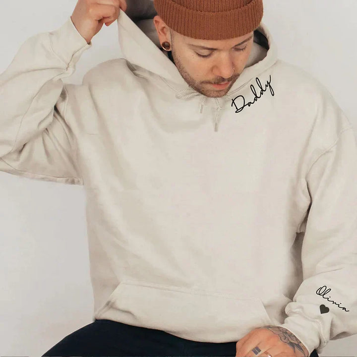 Zachte gepersonaliseerde sweater voor ouders, met kindernamen. Perfect als moederdag- of vaderdagcadeau.