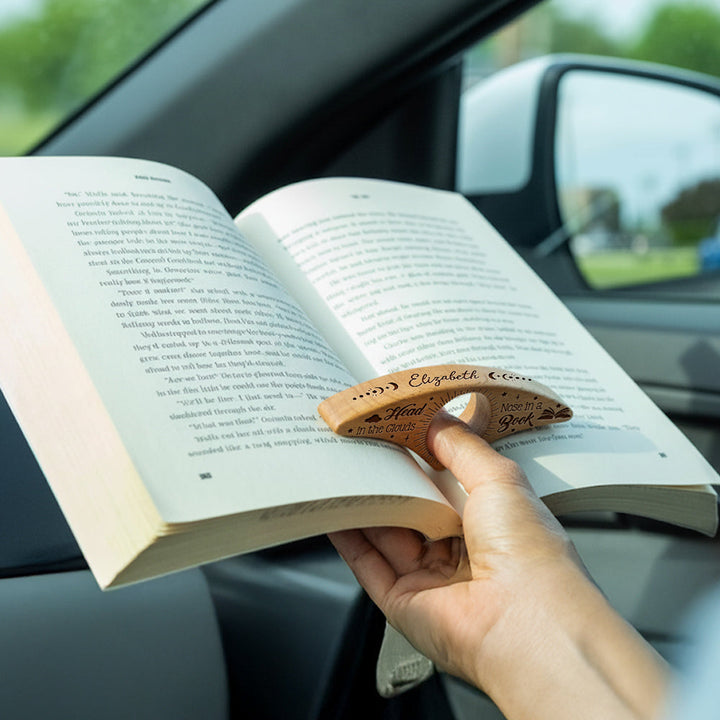 Houten boekenhouder, ergonomisch ontworpen van beuken, maakt comfortabel lezen met één hand mogelijk.