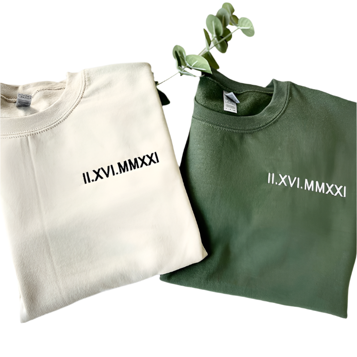 Stijlvolle unisex sweatshirt voor koppels, gepersonaliseerd met elegante Romeinse cijfers.