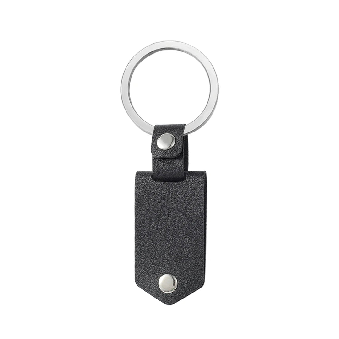 Stijlvolle lederen sleutelhanger, een liefdevol gepersonaliseerd cadeau voor elk koppel of partner.