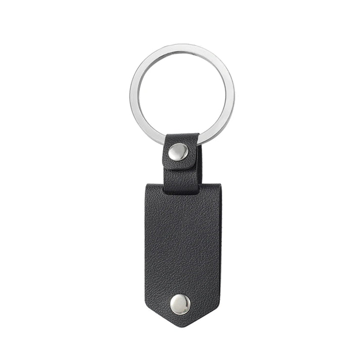Stijlvolle lederen sleutelhanger, een liefdevol gepersonaliseerd cadeau voor elk koppel of partner.