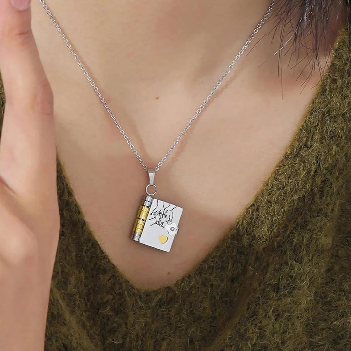 Boekje ketting, gepersonaliseerd liefdescadeau voor hem of haar, van duurzaam roestvrij staal.