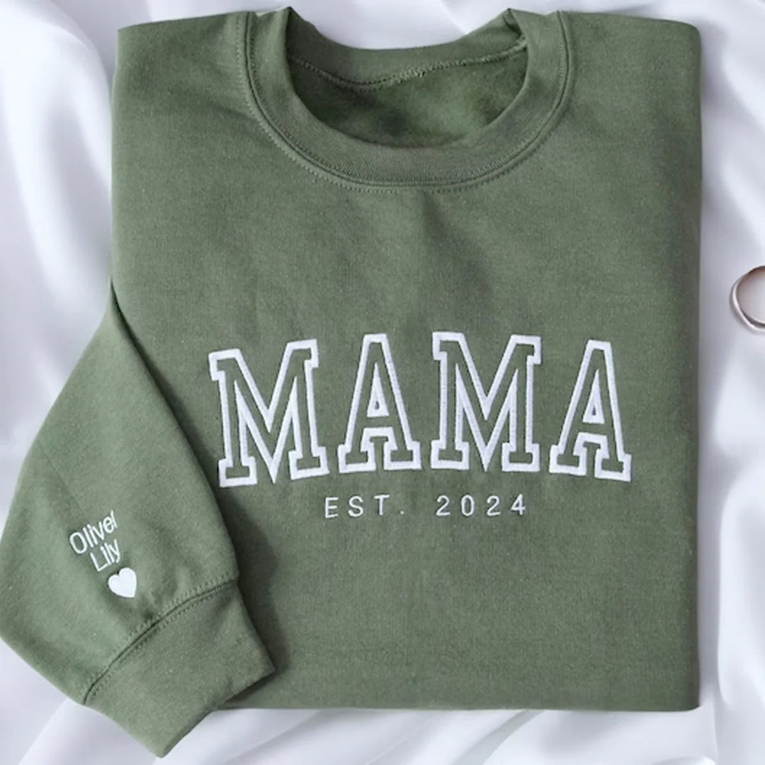 Stijlvolle hoodie met namen van het gezin, liefdevol geborduurd.