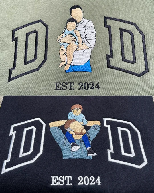 Achterkant van gepersonaliseerde heren sweatshirt, perfect als vaderdagcadeau of custom kleding.