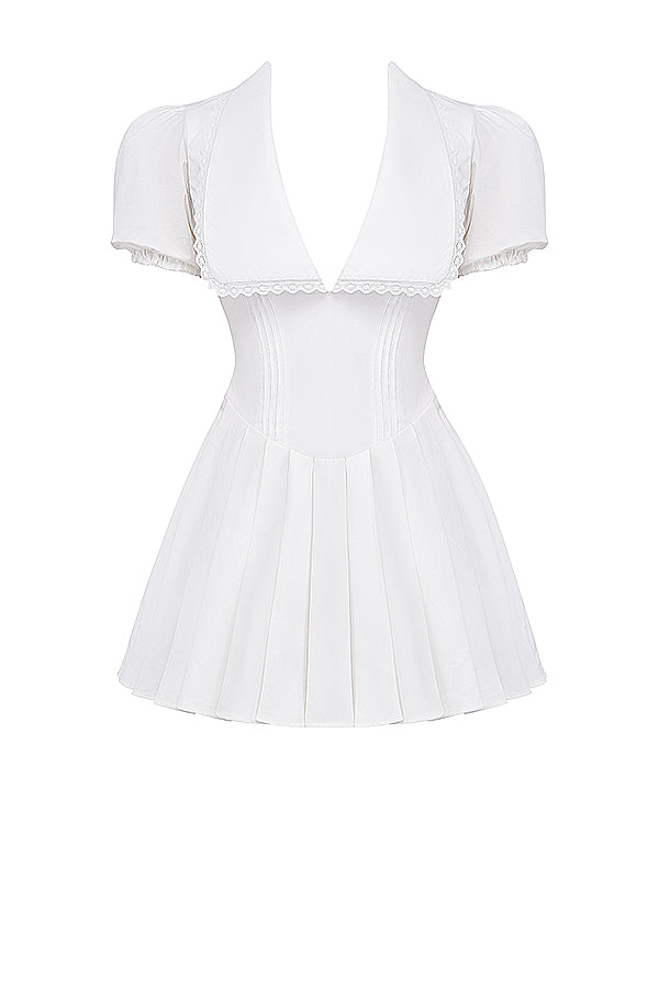 Klassieke geplooide dames mini-jurk met V-hals, korte pofmouwen en getailleerde pasvorm; perfecte feestjurk.