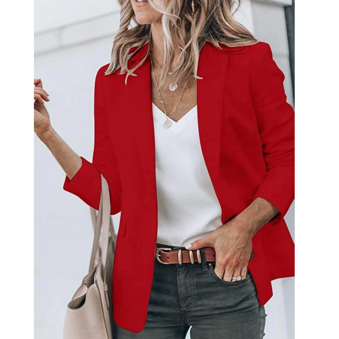 Getailleerde dames blazer, dichtgeknoopt voor een professionele en strakke zakelijke look op kantoor.