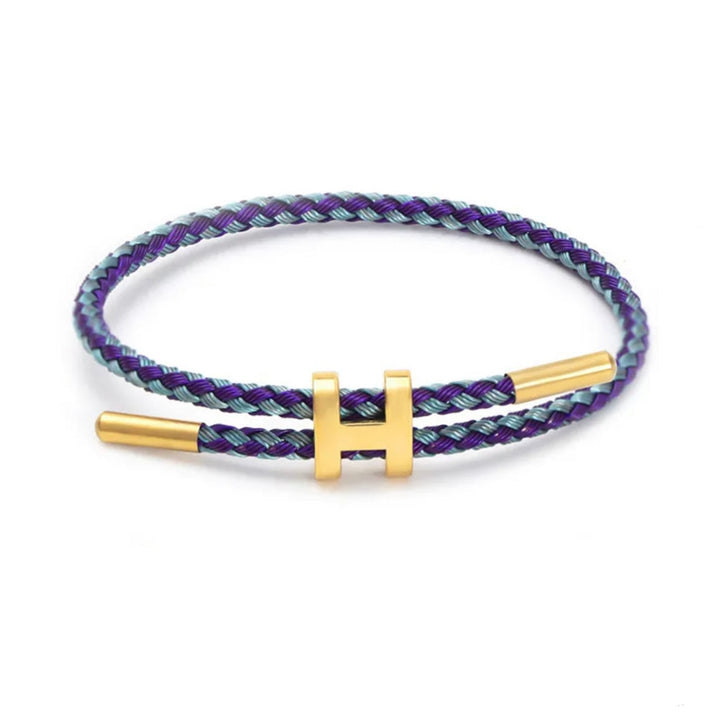 Trendy unisex gevlochten touw armband met opvallende H-sluiting. Een eigentijds sieraad en mode-accessoire.