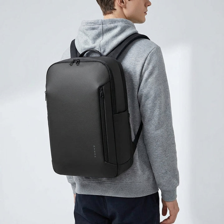 Blauwe multifunctionele laptoprugzak Transitex met ruime vakken, perfect voor school, pendelen en duurzaam reizen.